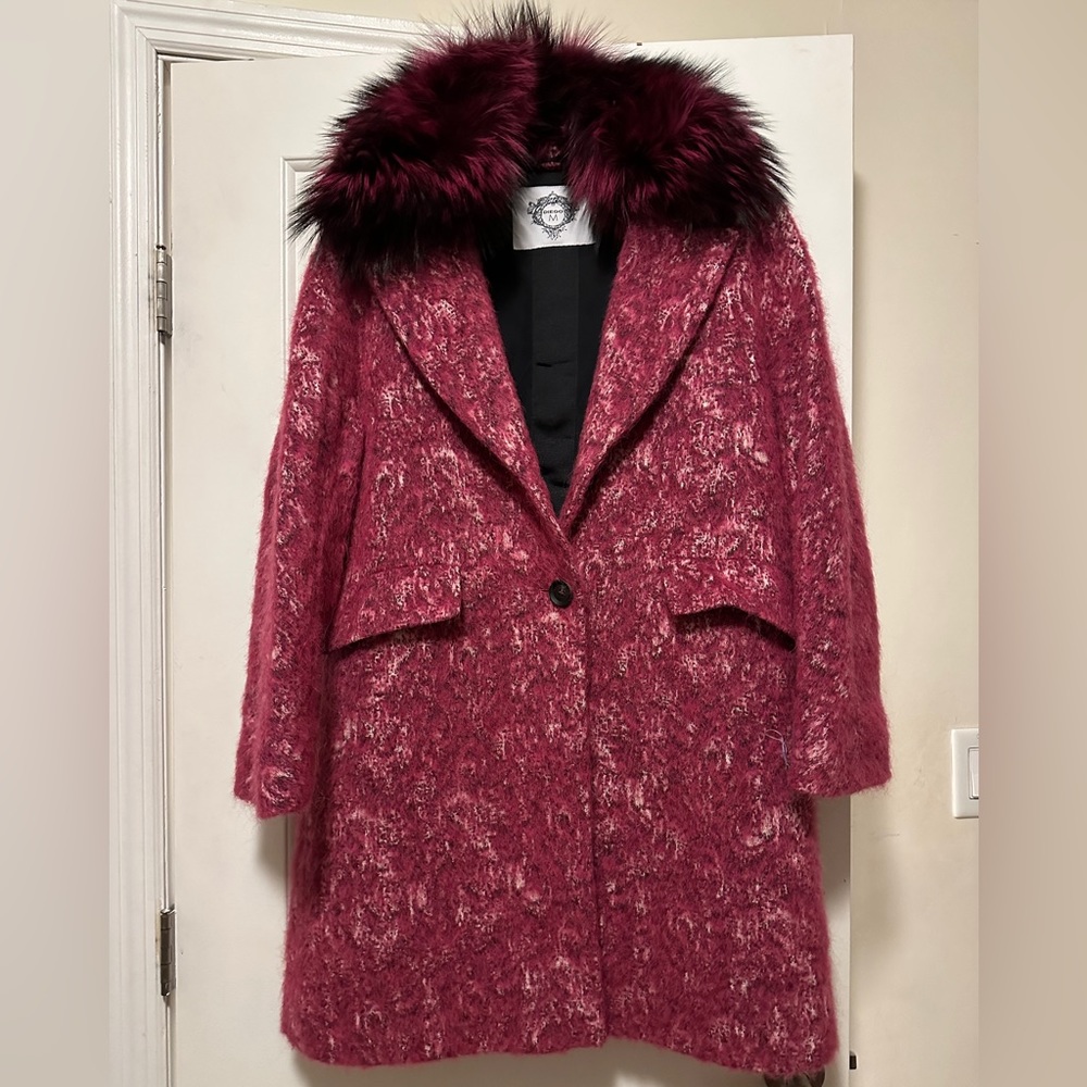 Stunning fuchsia pink fur jacket 🧥